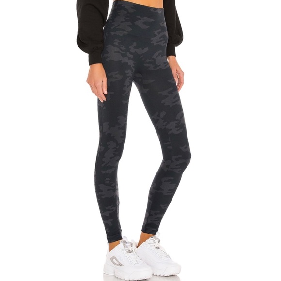 Spanx Look At Me Now Black Camo Seamless Leggings - Picture 3 of 10